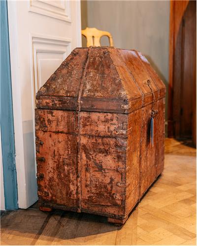 Amorphous - Wooden Chest