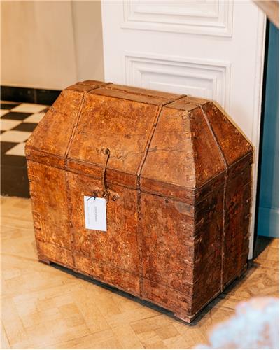 Amorphous - Wooden Chest