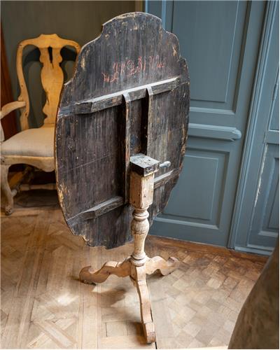 Amorphous - Barok Table