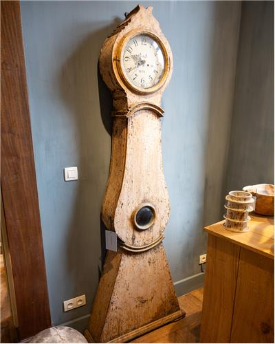 Amorphous - Mora Clock