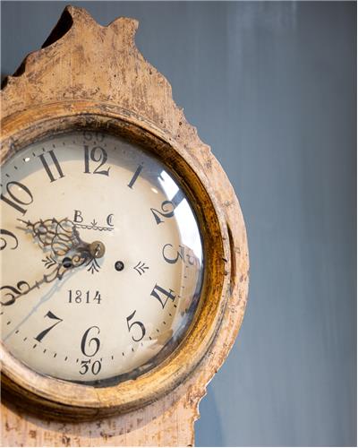 Amorphous - Mora Clock