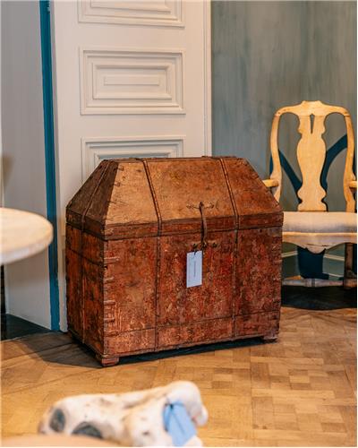 Amorphous - Wooden Chest