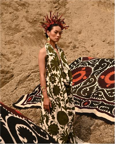 Amorphous - Christine Bekaert 'SILKROADS'